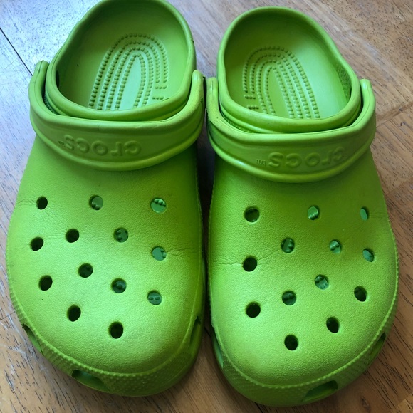 m8 w10 crocs size